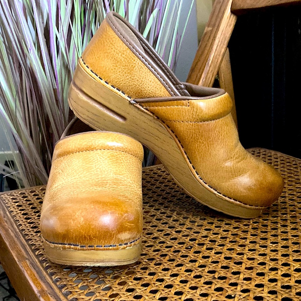 Dansko Professional Honey Distressed Leather Size 38 EU 7.5 - 8 US